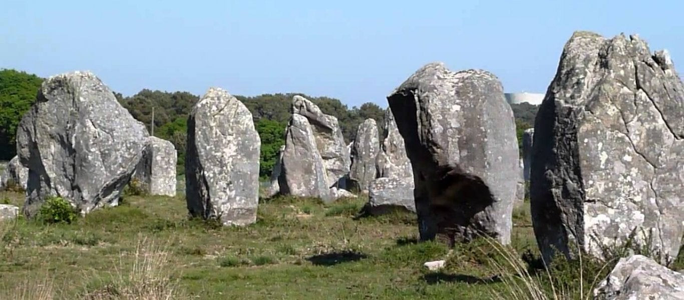 Carnac stones: Οι ανεξήγητες ευθυγραμμισμένες δομές από πέτρες στη Βρετάνη (εικόνες, βίντεο)